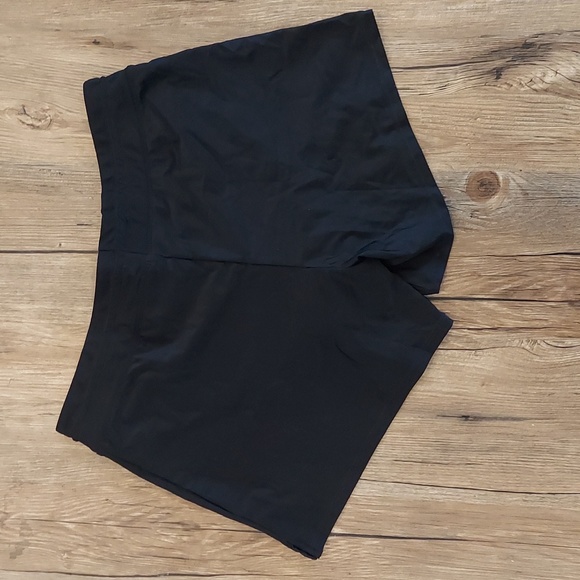 Women's Board Short Swimsuit Bottoms - Picture 2 of 3